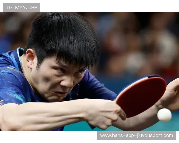 樊振东主动让座,诠释什么是冠军风范,樊振东16_14